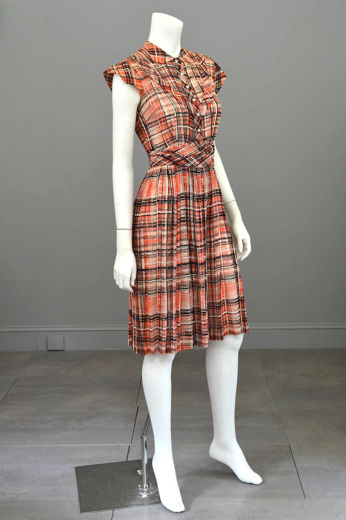 1930s Red Black Plaid Vintage Day Dress | VintageVirtuosa 1930s Red Black Plaid Vintage Day Dress | VintageVirtuosa