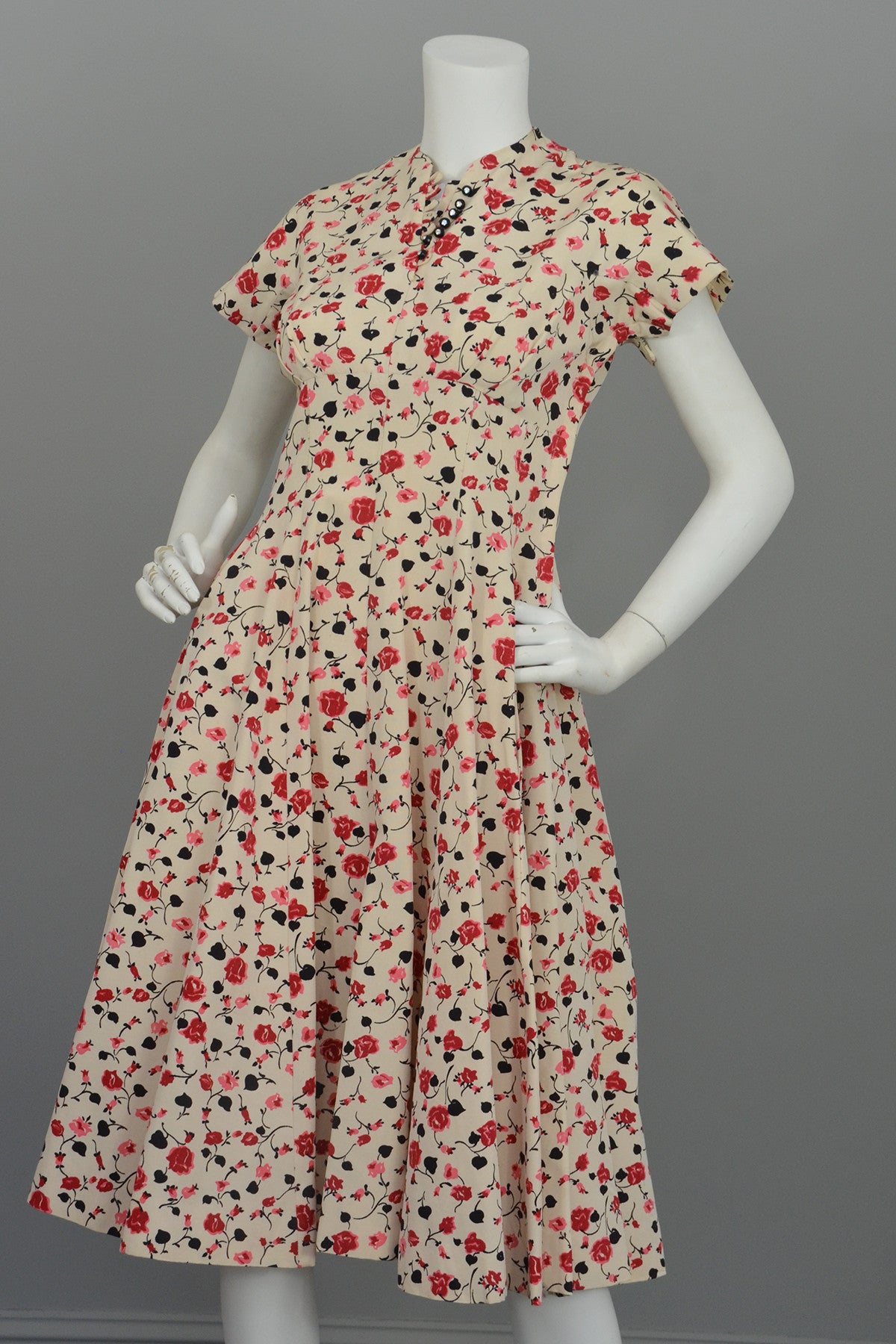 1950s Pink Red Rose Print Fit and Flare Vintage Party Dress | VintageVirtuosa 1950s Pink Red Rose Print Fit and Flare Vintage Party Dress | VintageVirtuosa