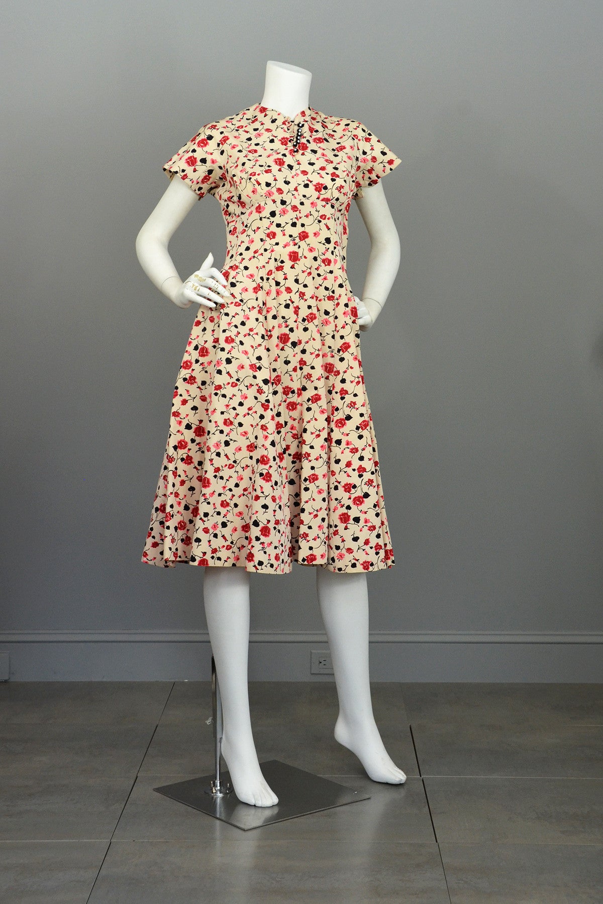 1950s Pink Red Rose Print Fit and Flare Vintage Party Dress 1950s Pink Red Rose Print Fit and Flare Vintage Party Dress