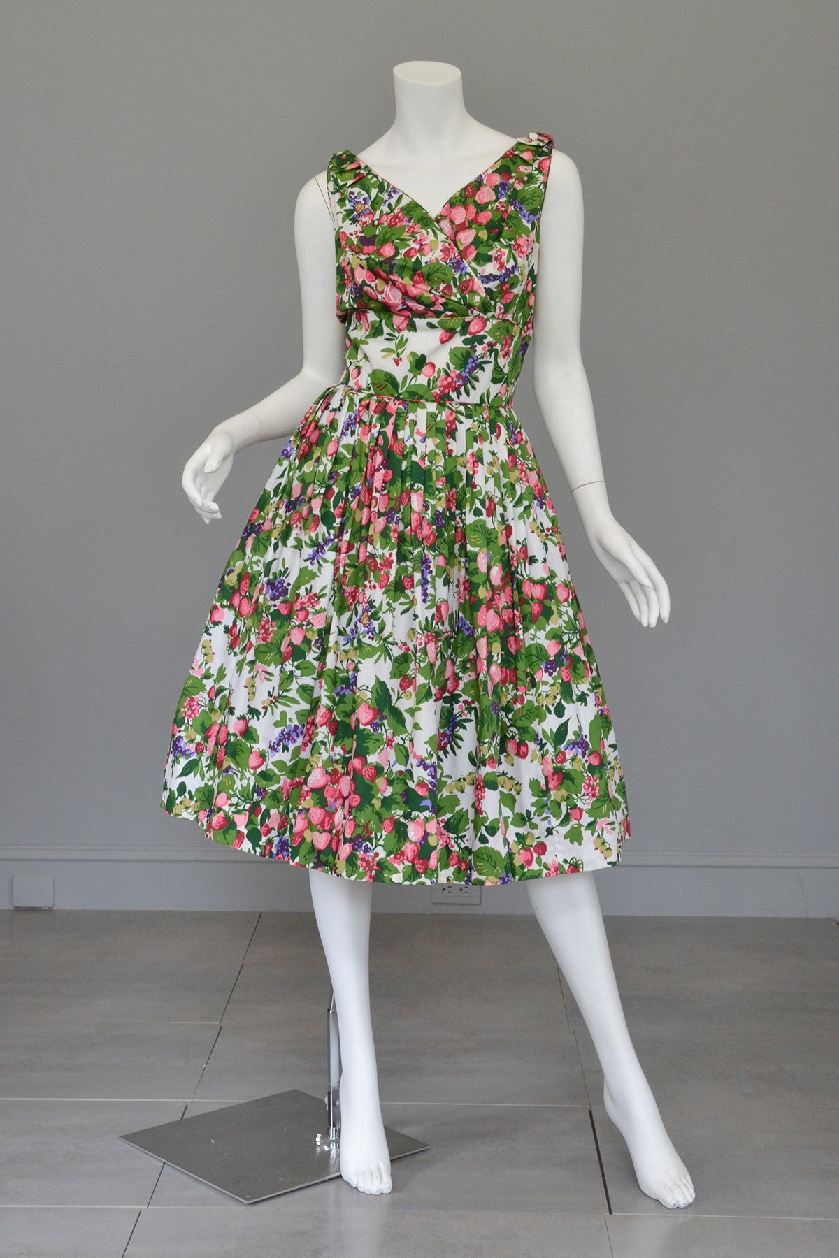 Vintage 50s 60s Strawberry Novelty Print Fit and Flare Dress