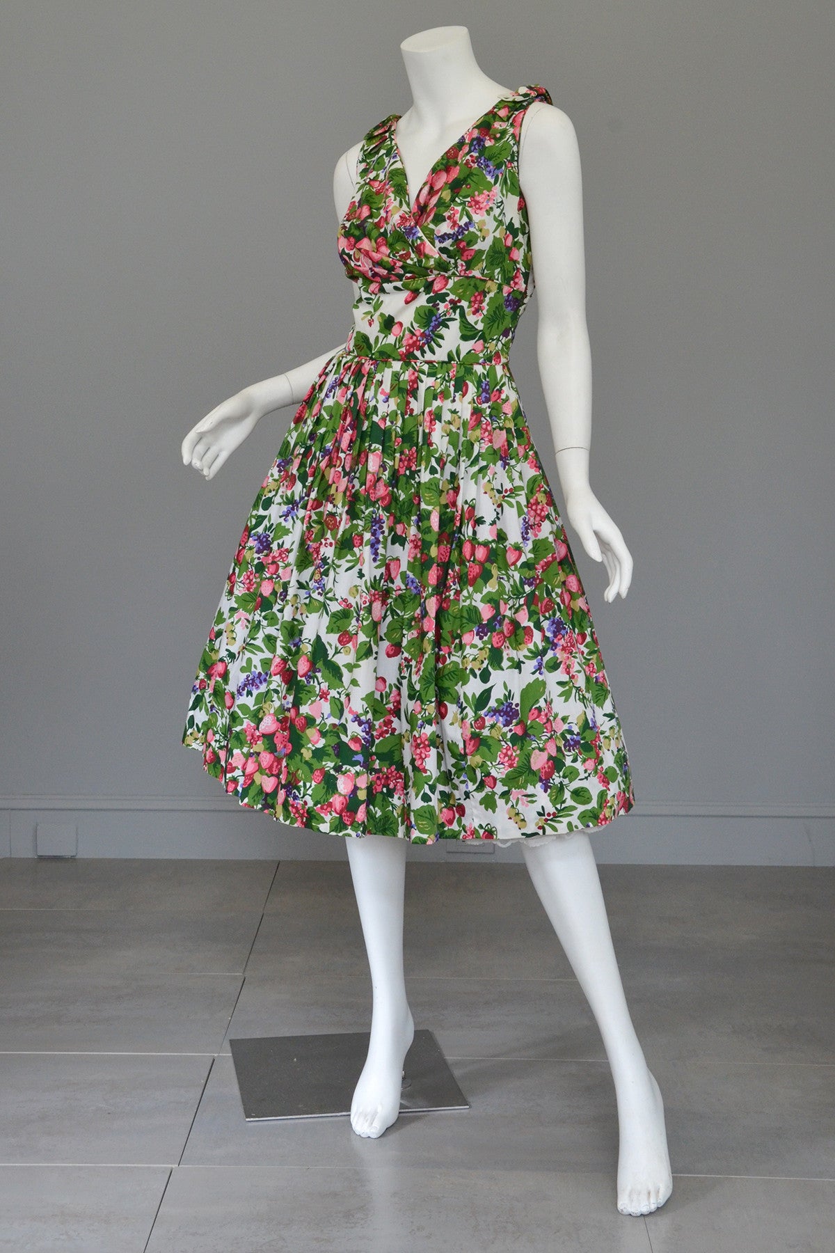 Vintage 50s 60s Strawberry Novelty Print Fit and Flare Dress | VintageVirtuosa Vintage 50s 60s Strawberry Novelty Print Fit and Flare Dress | VintageVirtuosa