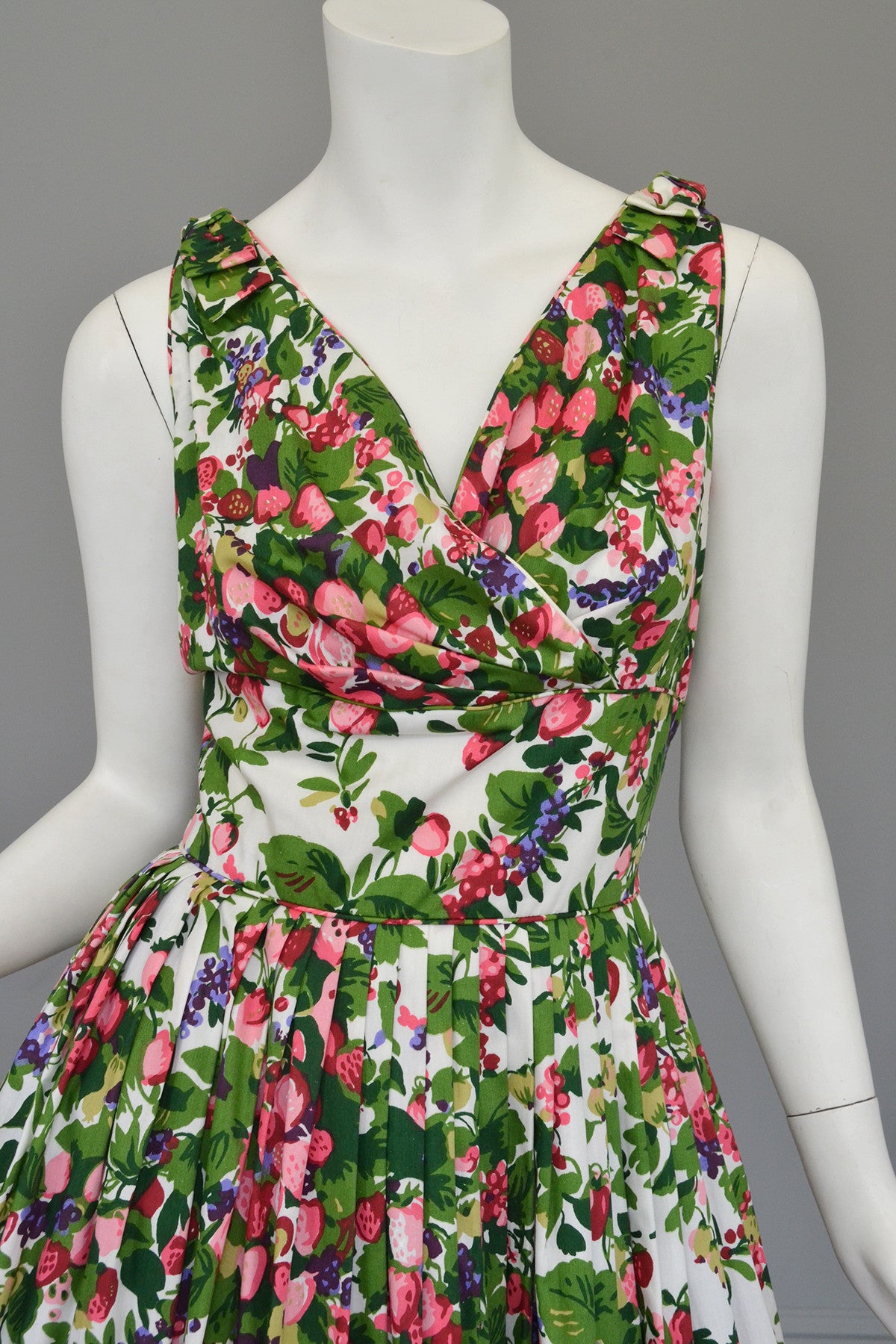 Vintage 50s 60s Strawberry Novelty Print Fit and Flare Dress | VintageVirtuosa Vintage 50s 60s Strawberry Novelty Print Fit and Flare Dress | VintageVirtuosa