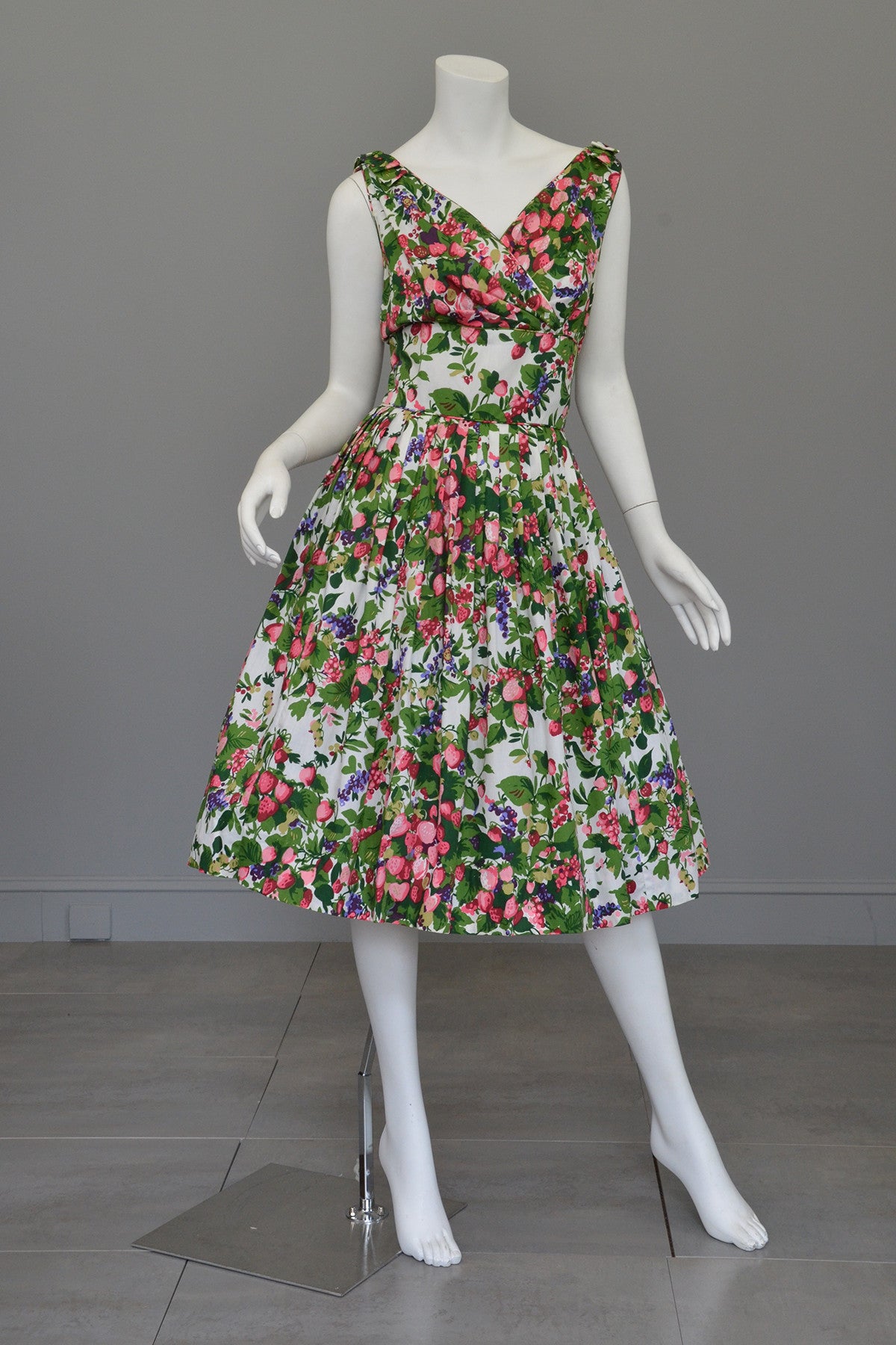 Vintage 50s 60s Strawberry Novelty Print Fit and Flare Dress