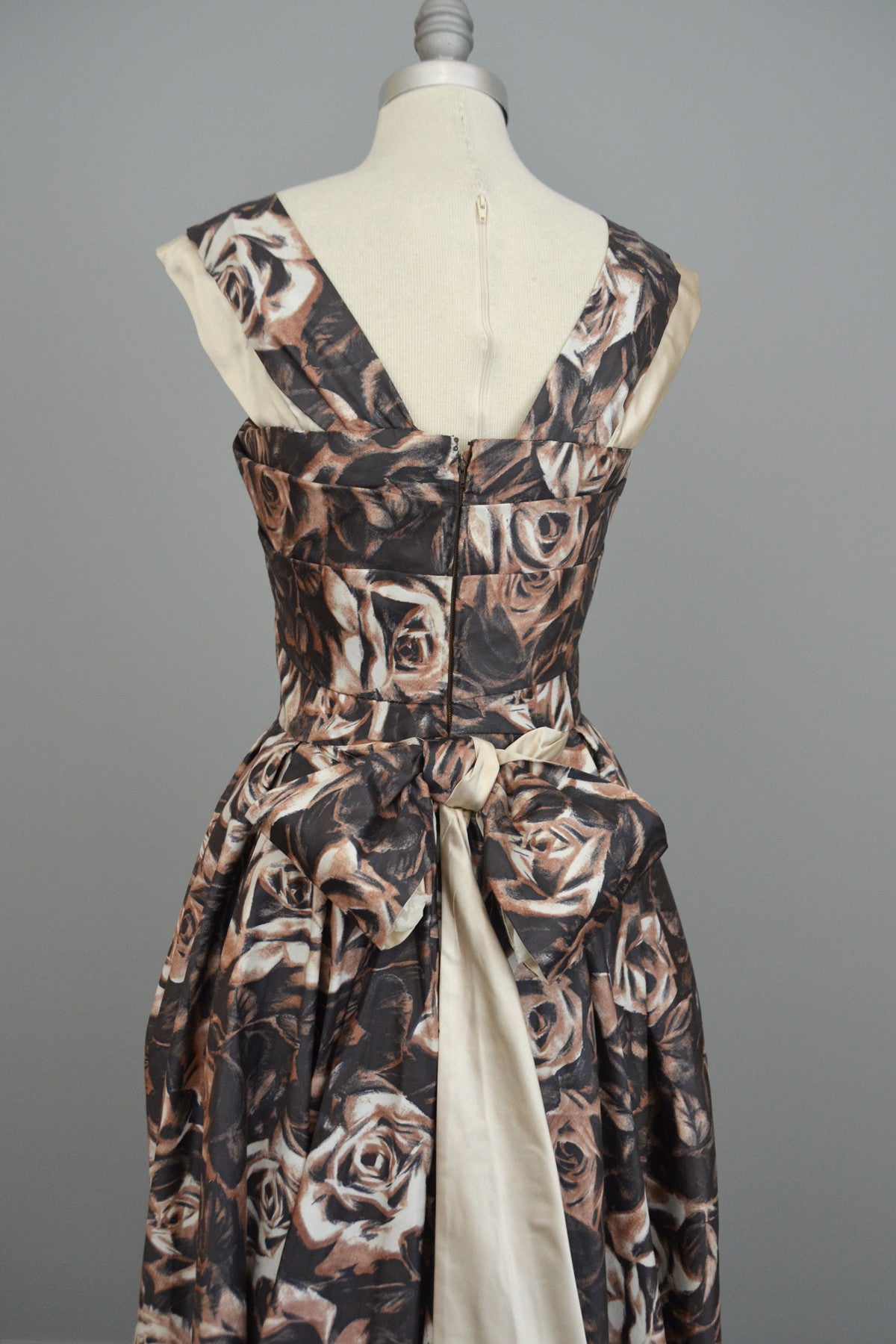 Vintage 1950s Retro Floral Print Evening Gown | VintageVirtuosa Vintage 1950s Retro Floral Print Evening Gown | VintageVirtuosa
