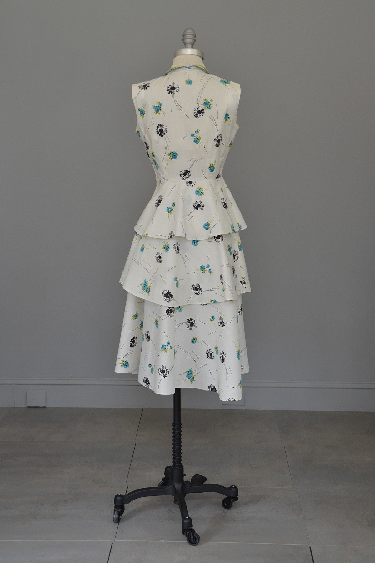Vintage 40s 50s White Cotton Floral Print Tiered Dress | VintageVirtuosa Vintage 40s 50s White Cotton Floral Print Tiered Dress | VintageVirtuosa