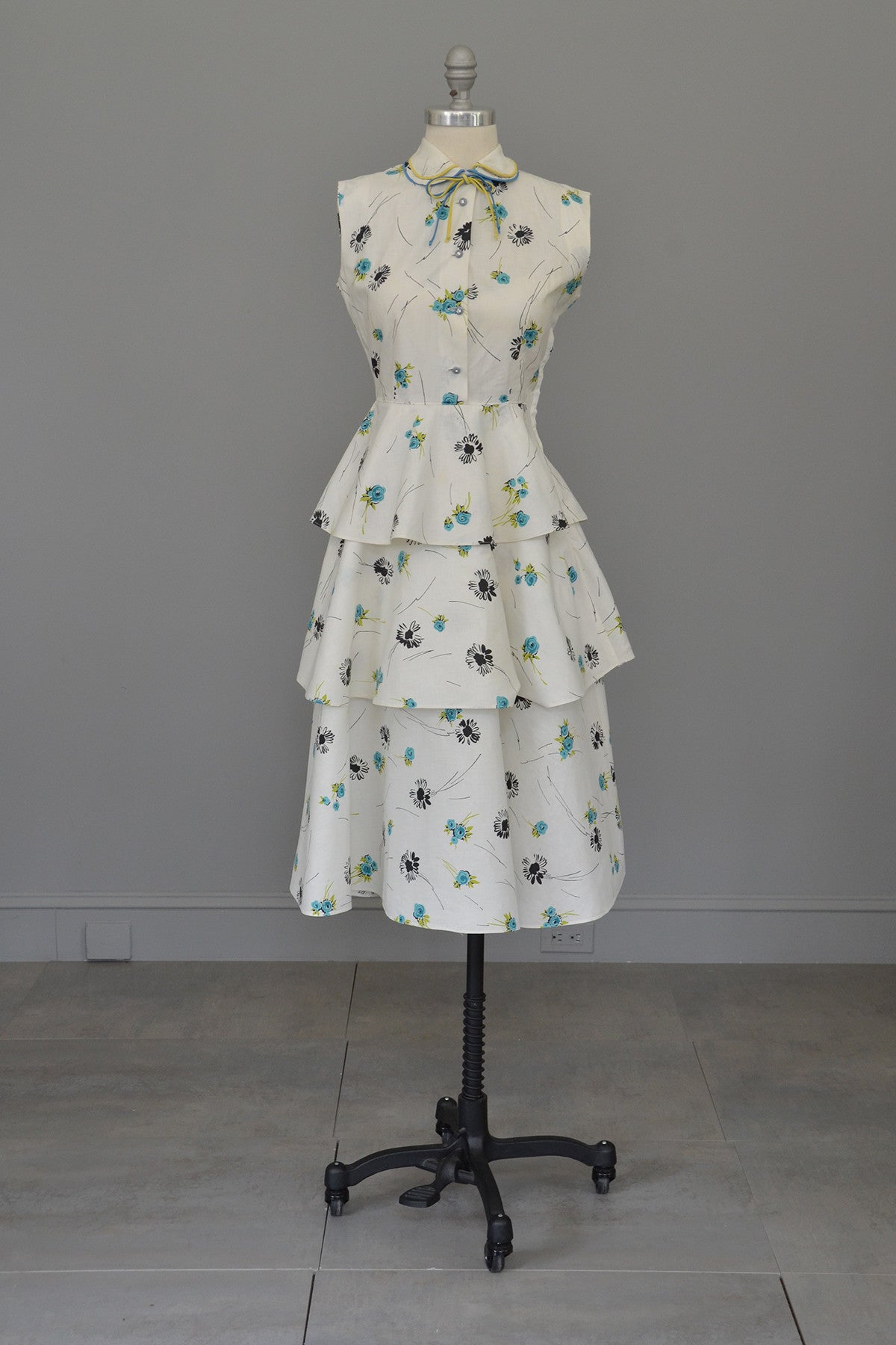 Vintage 40s 50s White Cotton Floral Print Tiered Dress