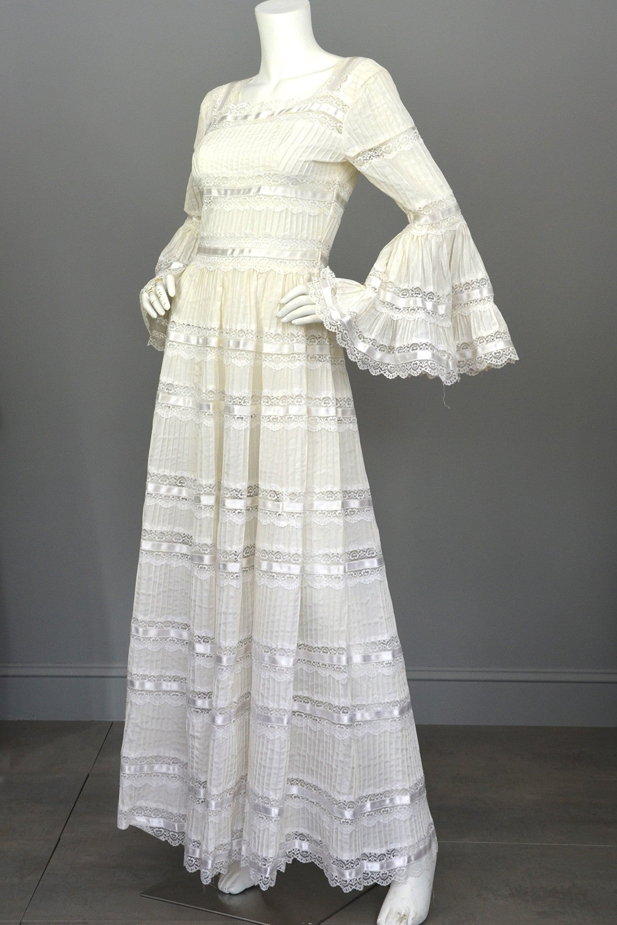 1970s Vintage Mexican Wedding Dress with Bell Sleeves and Lace | VintageVirtuosa 1970s Vintage Mexican Wedding Dress with Bell Sleeves and Lace | VintageVirtuosa