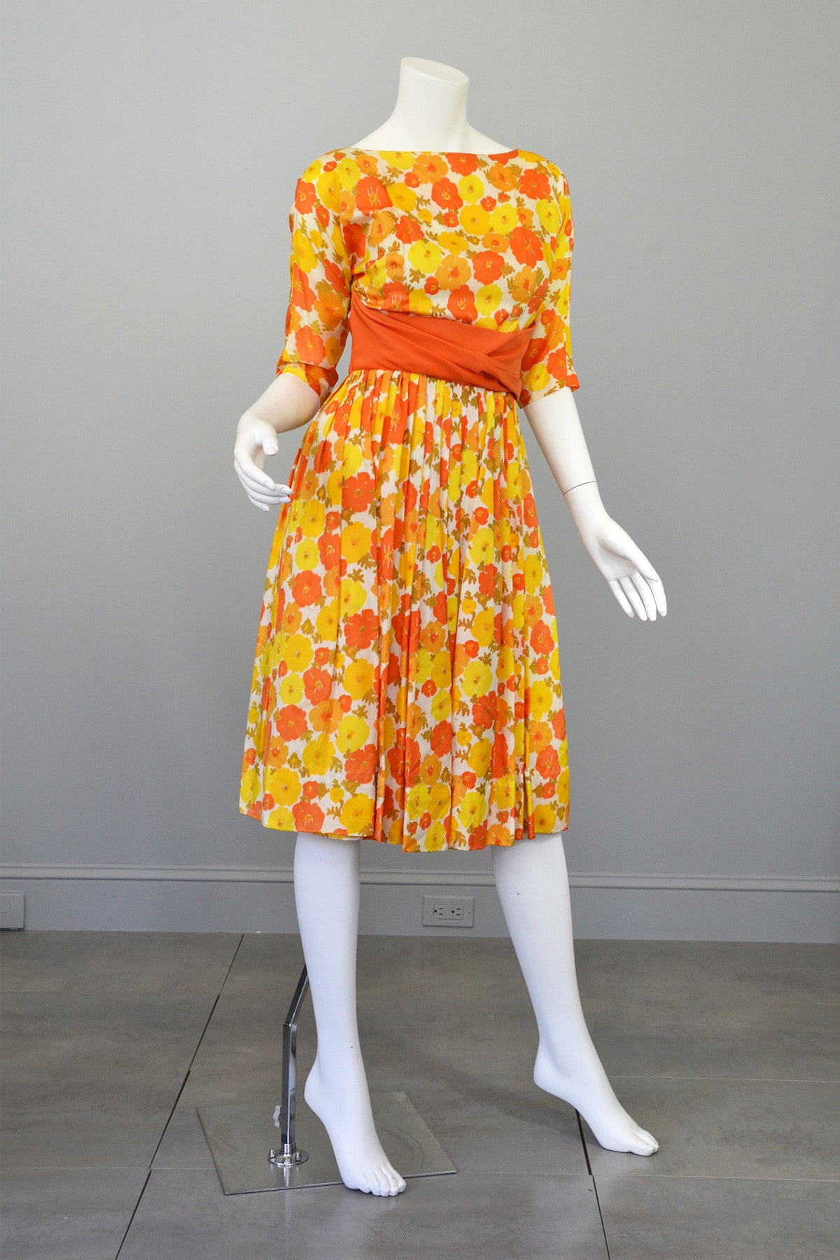 1960s Sunshine Yellow and Orange Retro Flower Print Vintage Party Dres | VintageVirtuosa 1960s Sunshine Yellow and Orange Retro Flower Print Vintage Party Dres | VintageVirtuosa